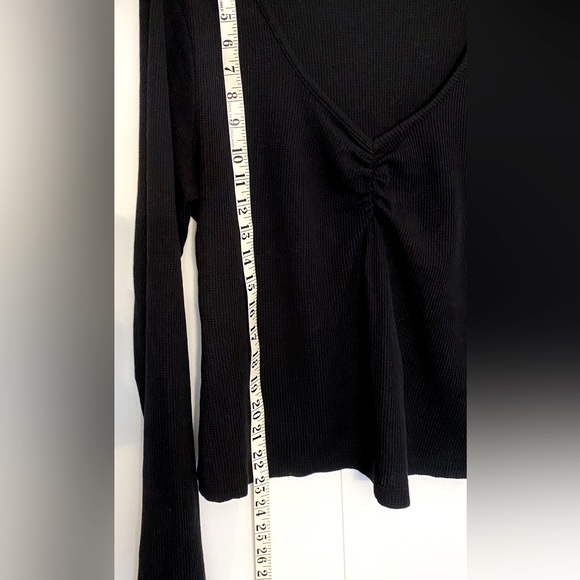 tentree Ruched V-Neck Long Sleeve, size XL - Picture 7 of 9